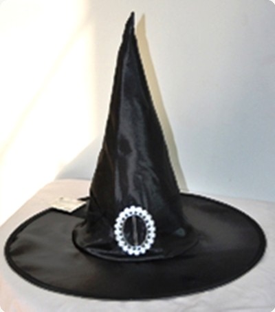Вещица шапка с катарама
